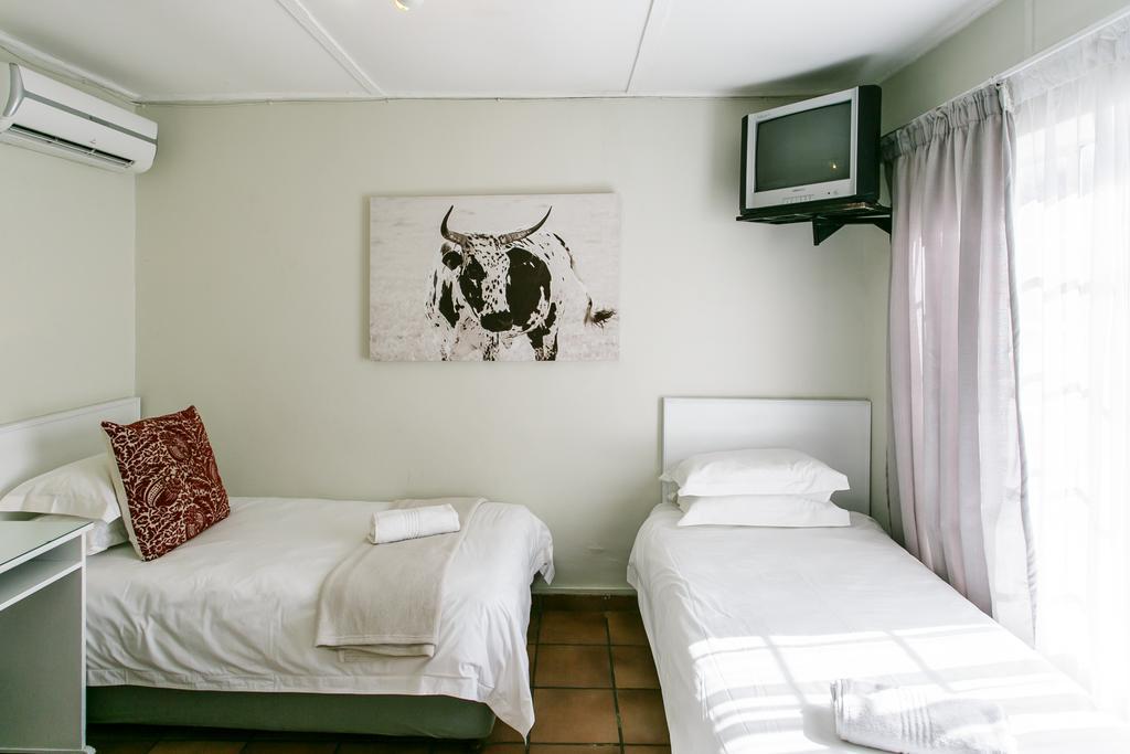 Wagon Wheel Country Lodge ボーフォート・ウェスト エクステリア 写真