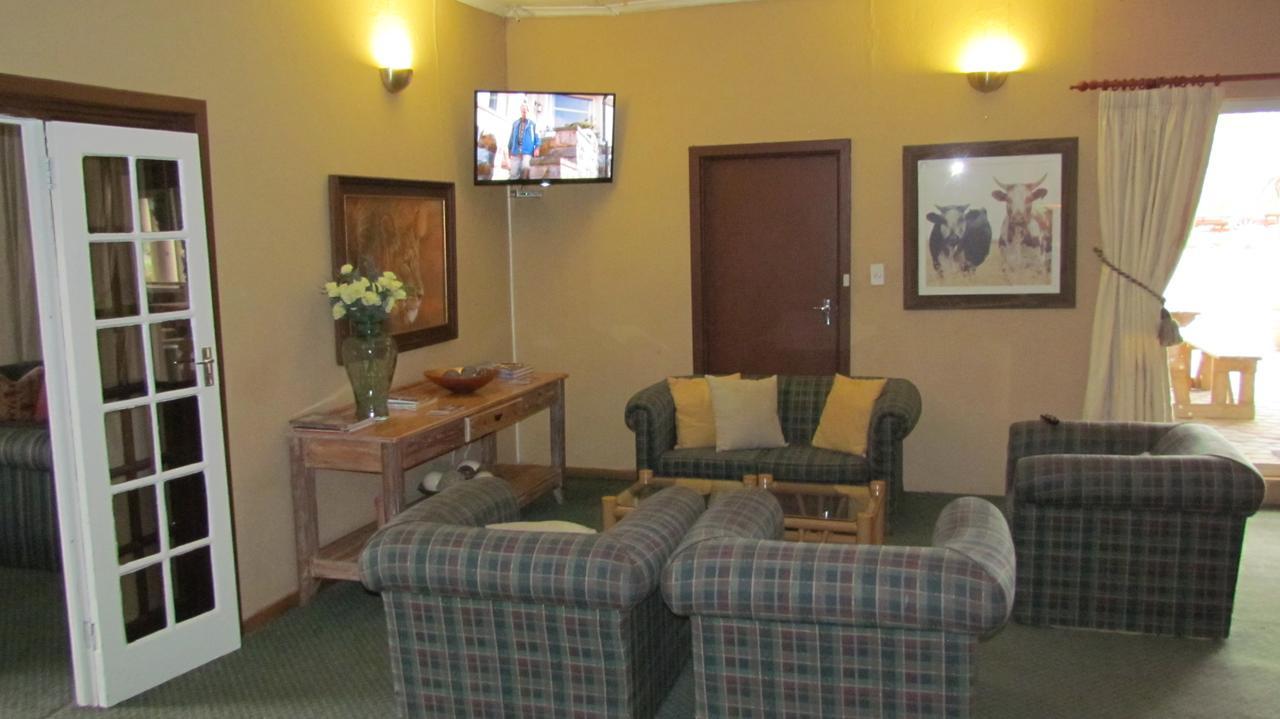Wagon Wheel Country Lodge ボーフォート・ウェスト エクステリア 写真